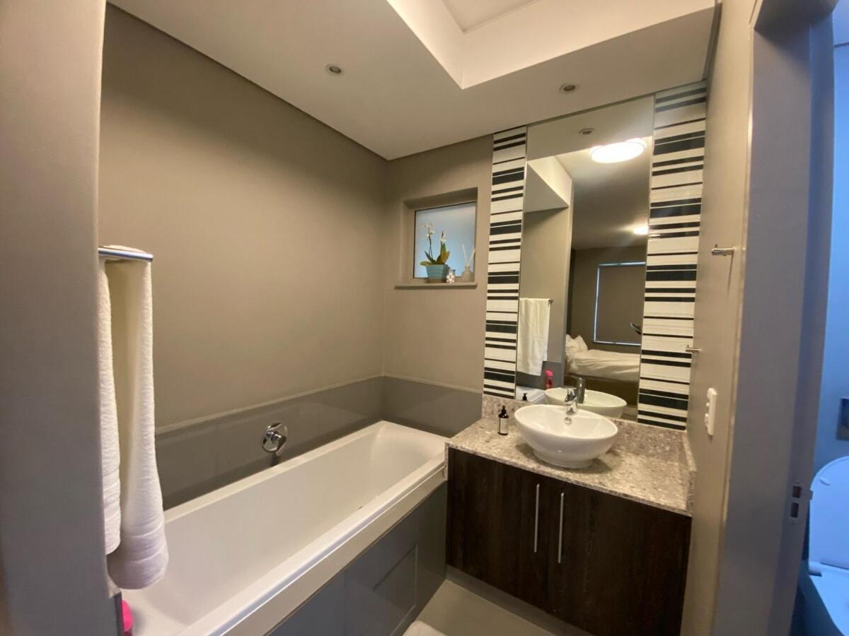 Apartment Cozy Haven At The Tyrwhitt Johannesburg