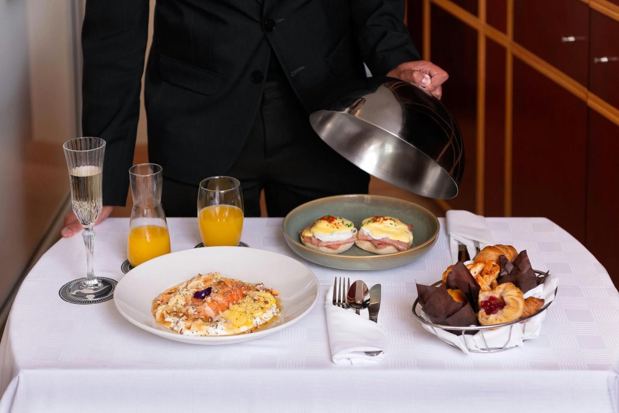 African Pride Melrose Arch, Autograph Collection 5*