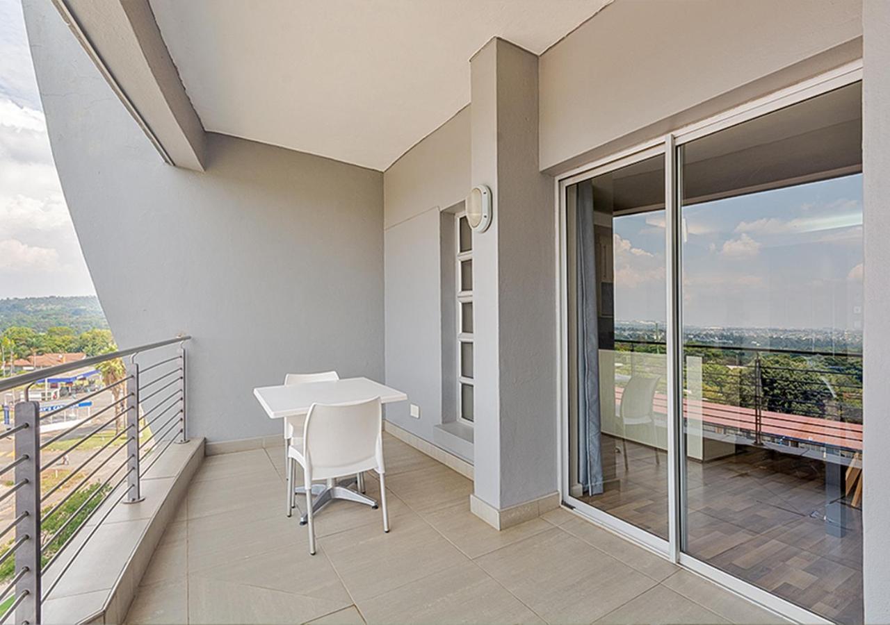 Spacious Unit 15 - Genisis On Fairmount Johannesburg