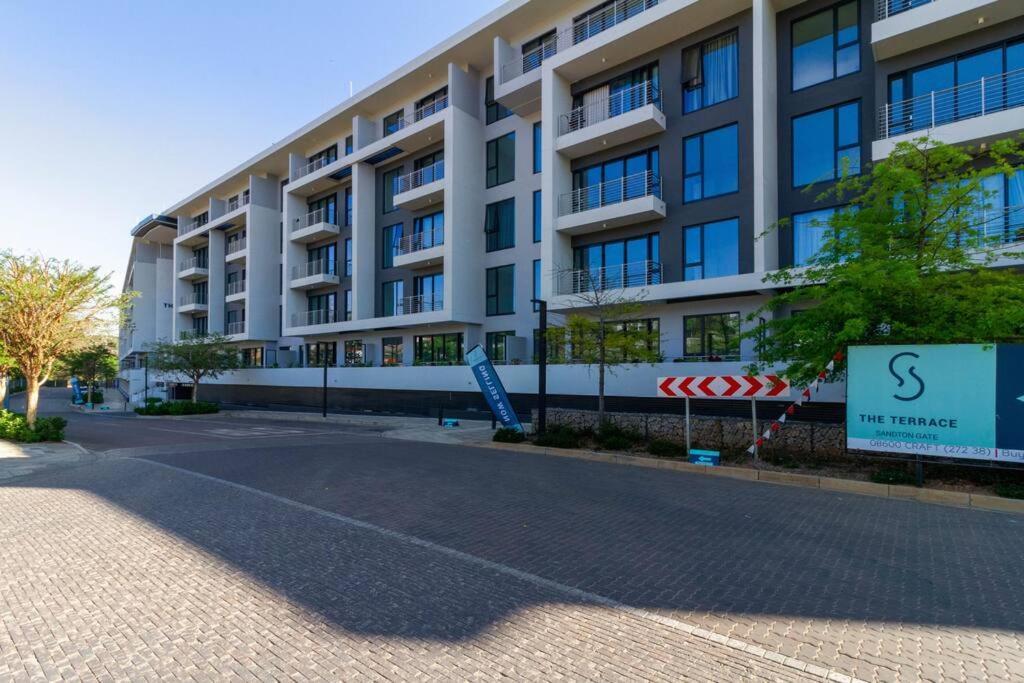 #alimamaspaces: The Manson's Sandton Gate Apartment *