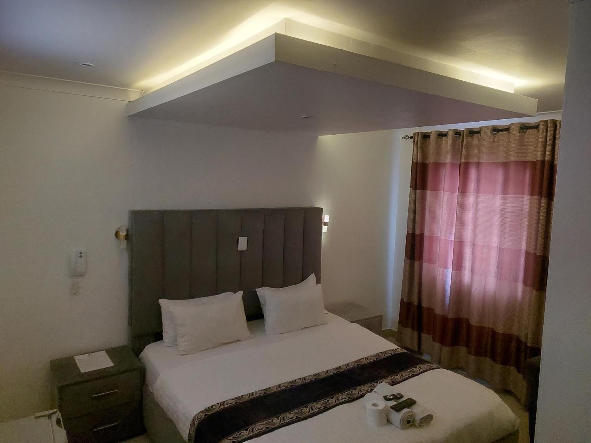 Hotel Gold Crown International 3*