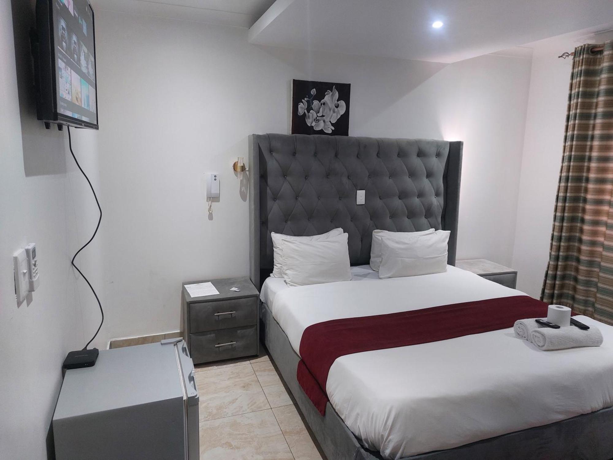 Gold Crown International Hotel