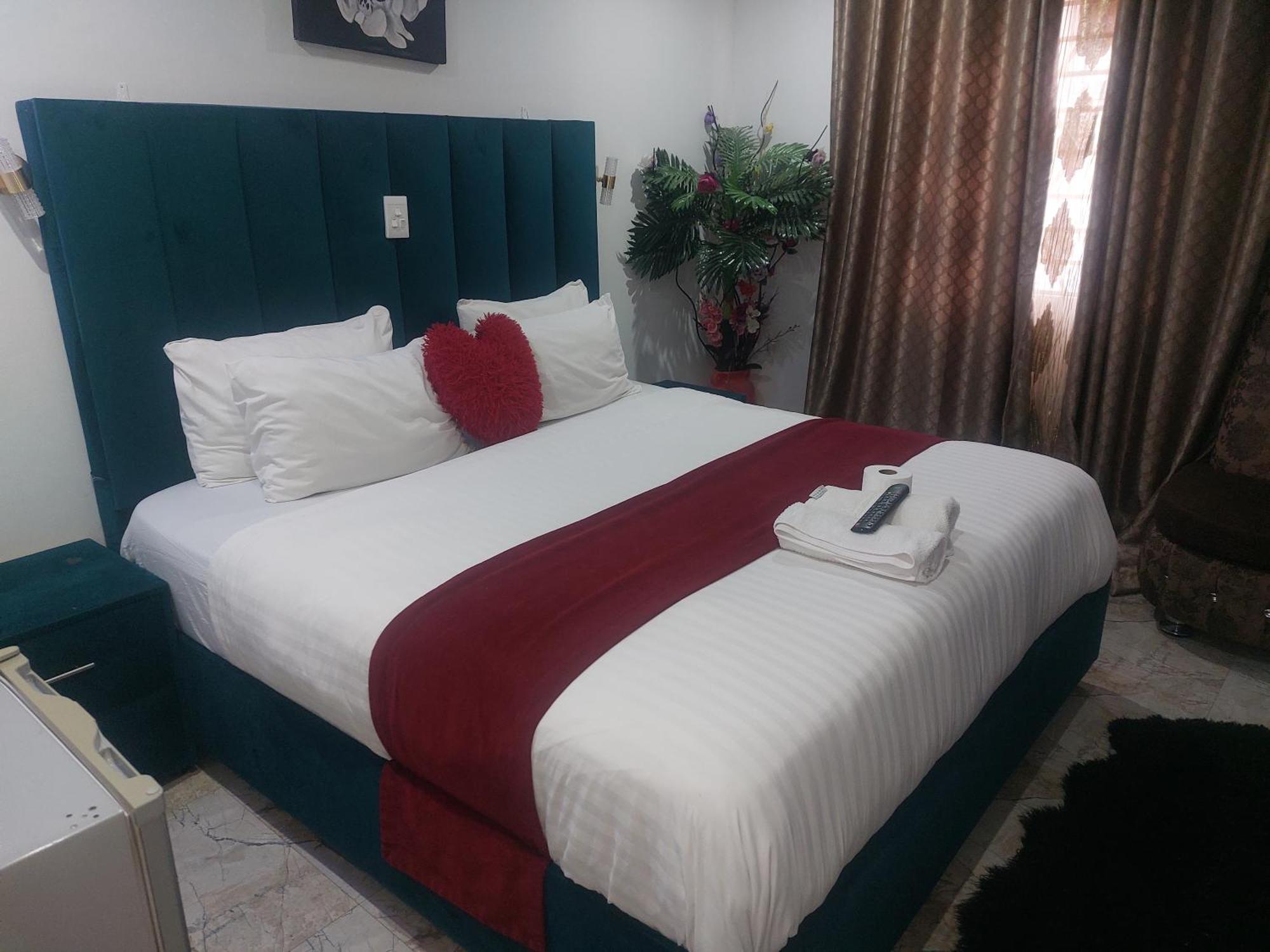 Hotel Gold Crown International