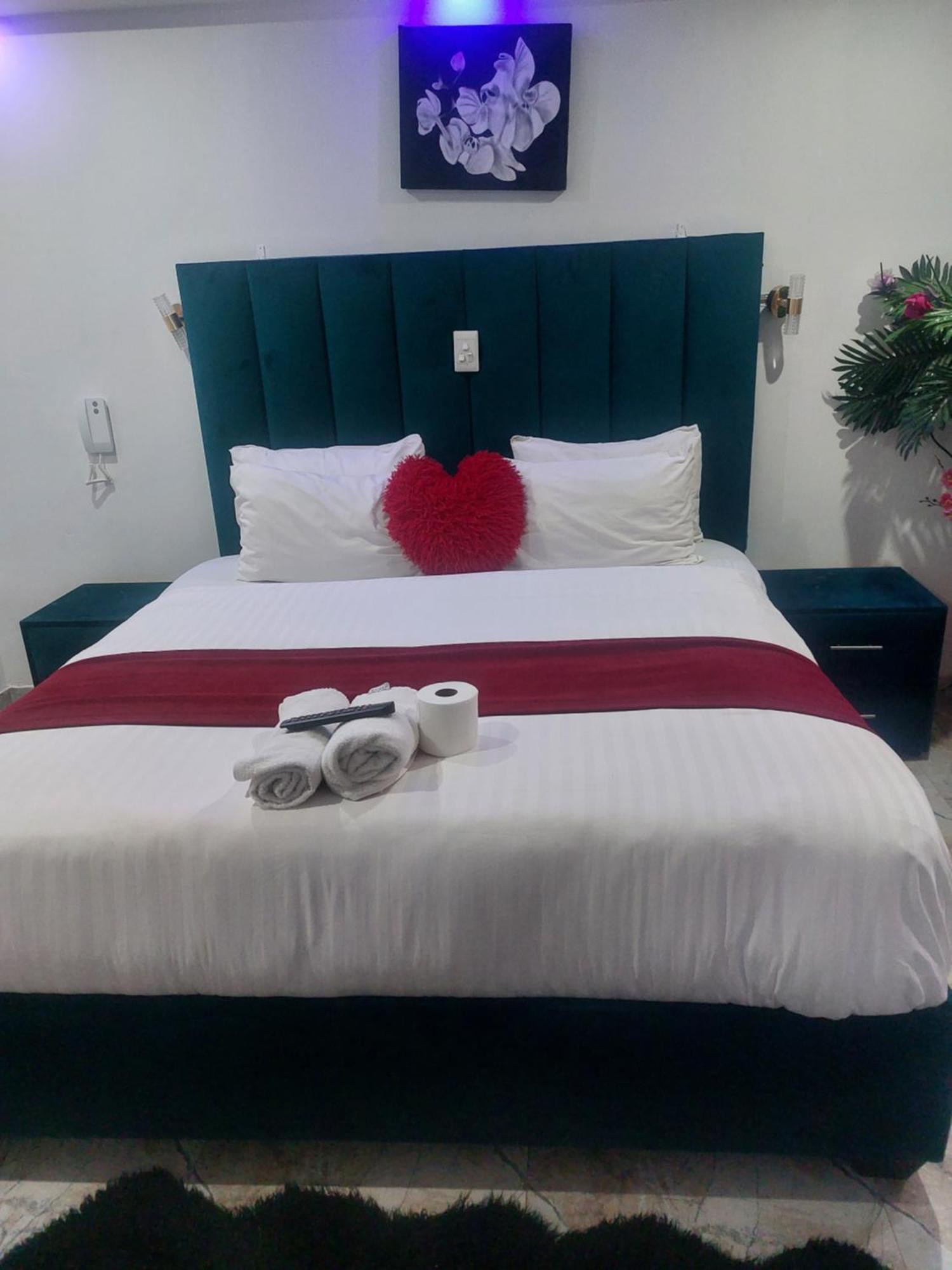 Hotel Gold Crown International