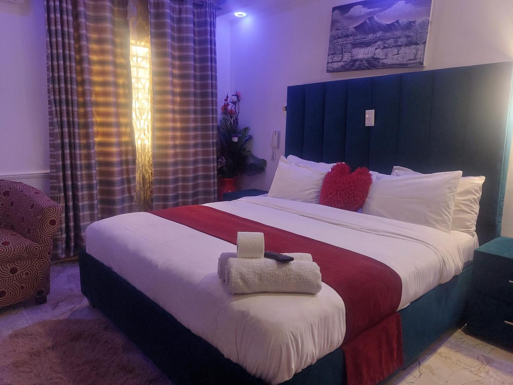 Hotel Gold Crown International 3*