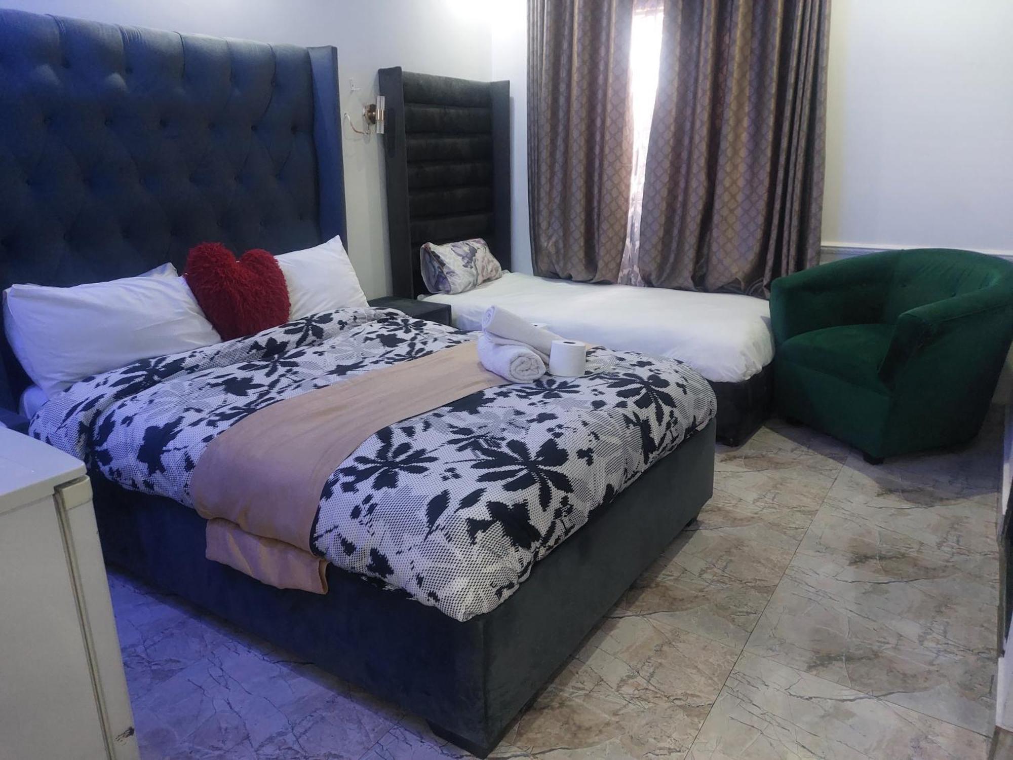 Hotel Gold Crown International