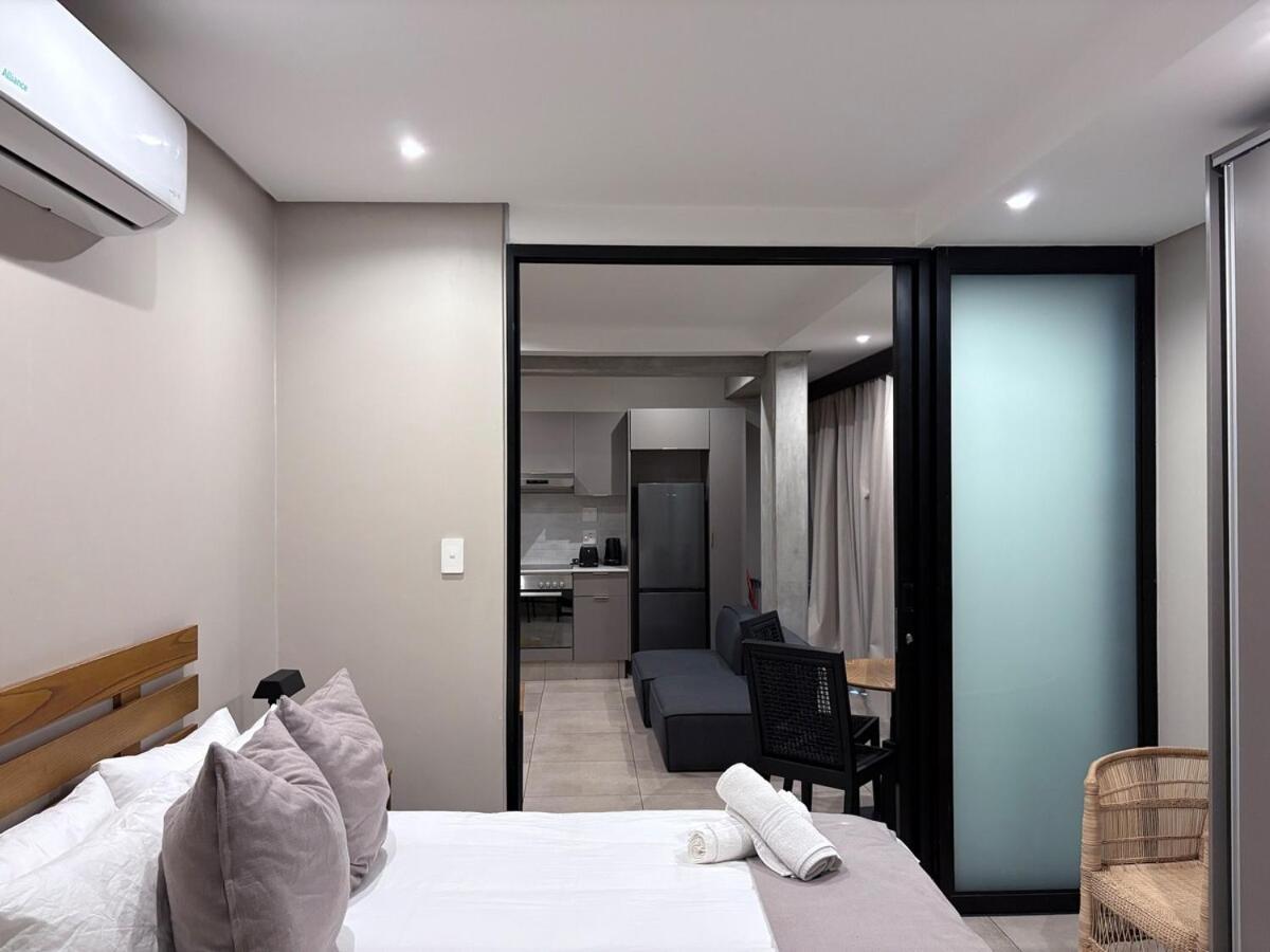 Cozy In Prime Location Apartment *