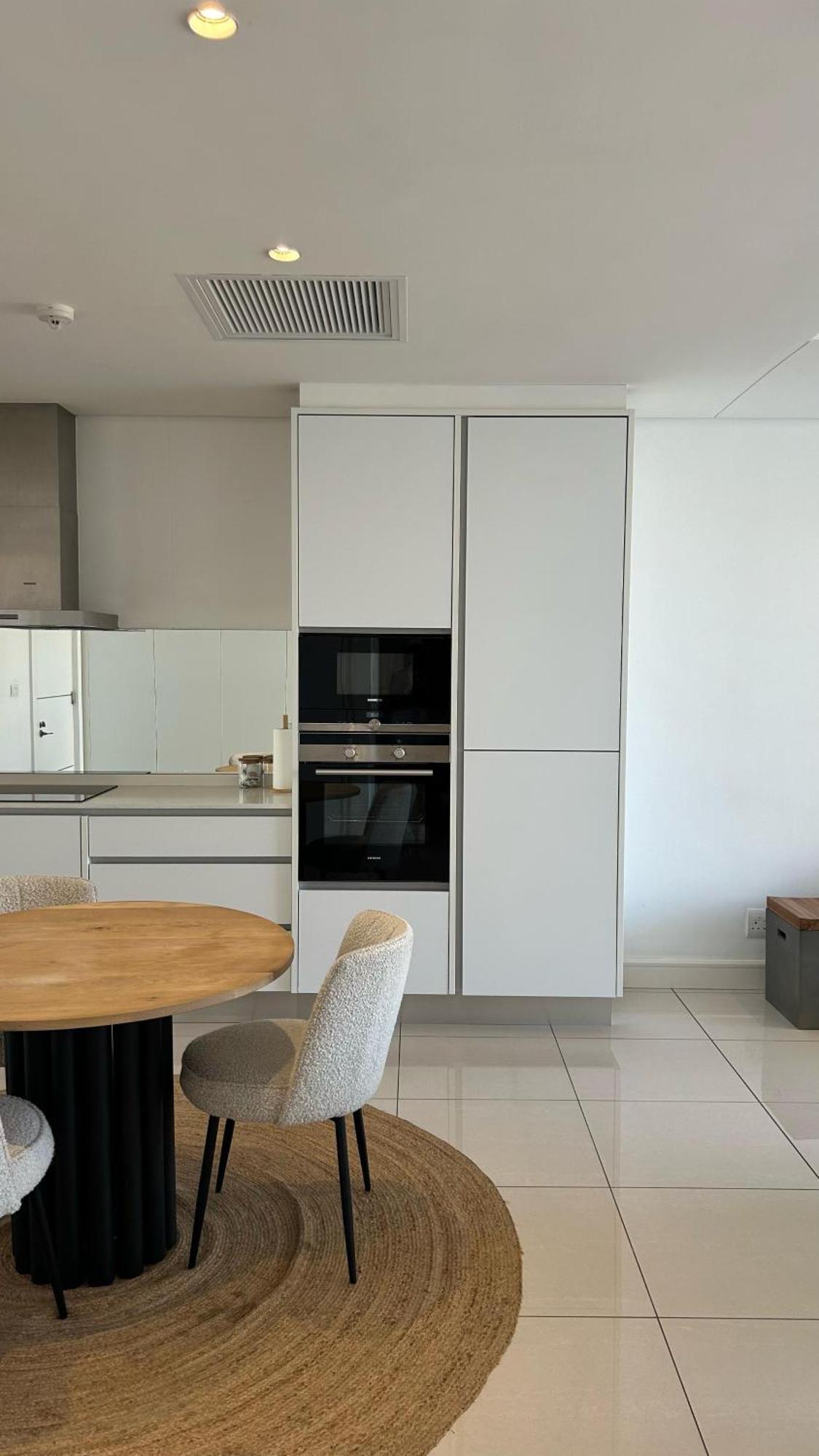 The Houghton's - Modern Day Two-bedroom Apartment