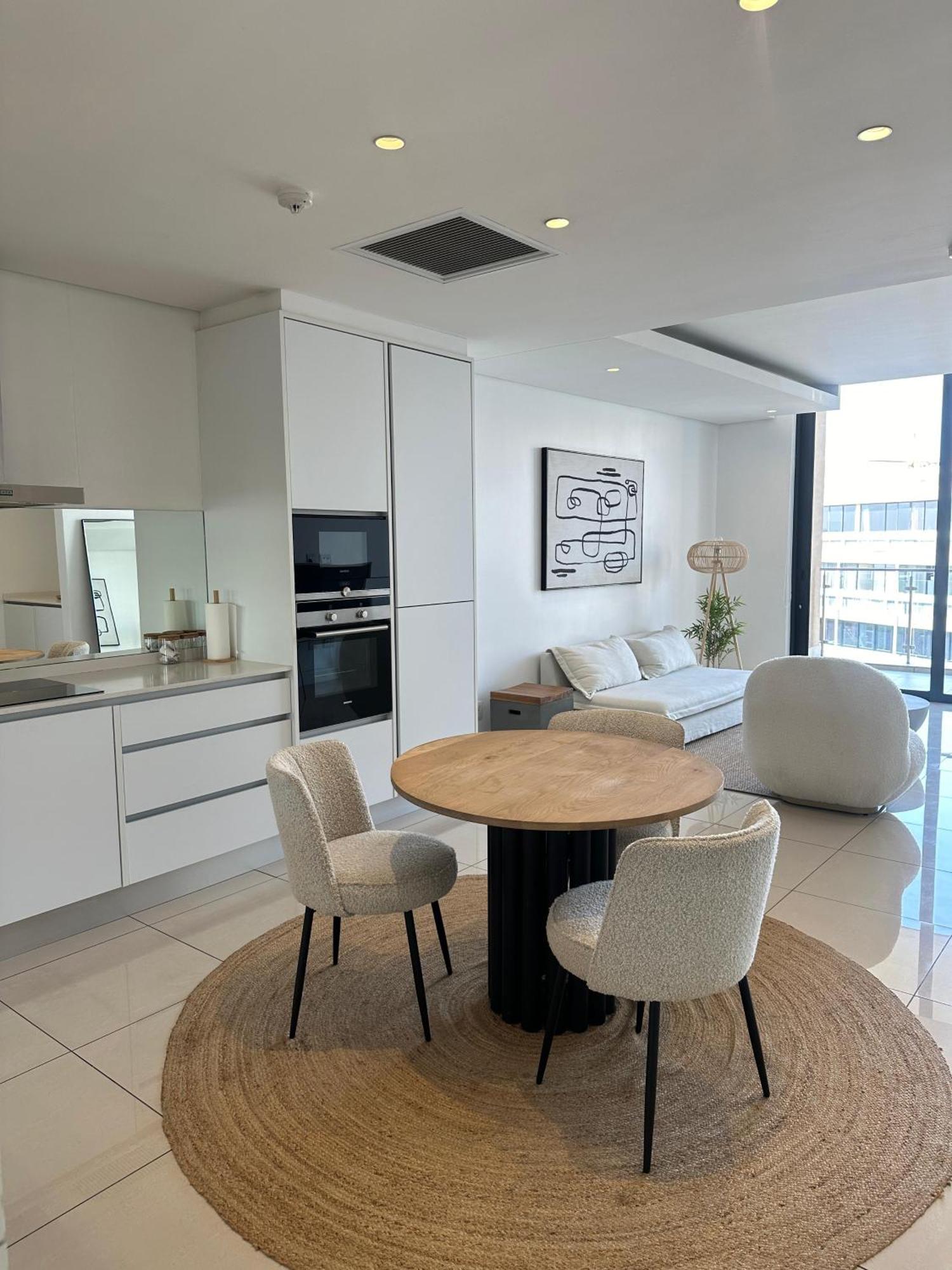 The Houghton's - Modern Day Two-bedroom * Johannesburg