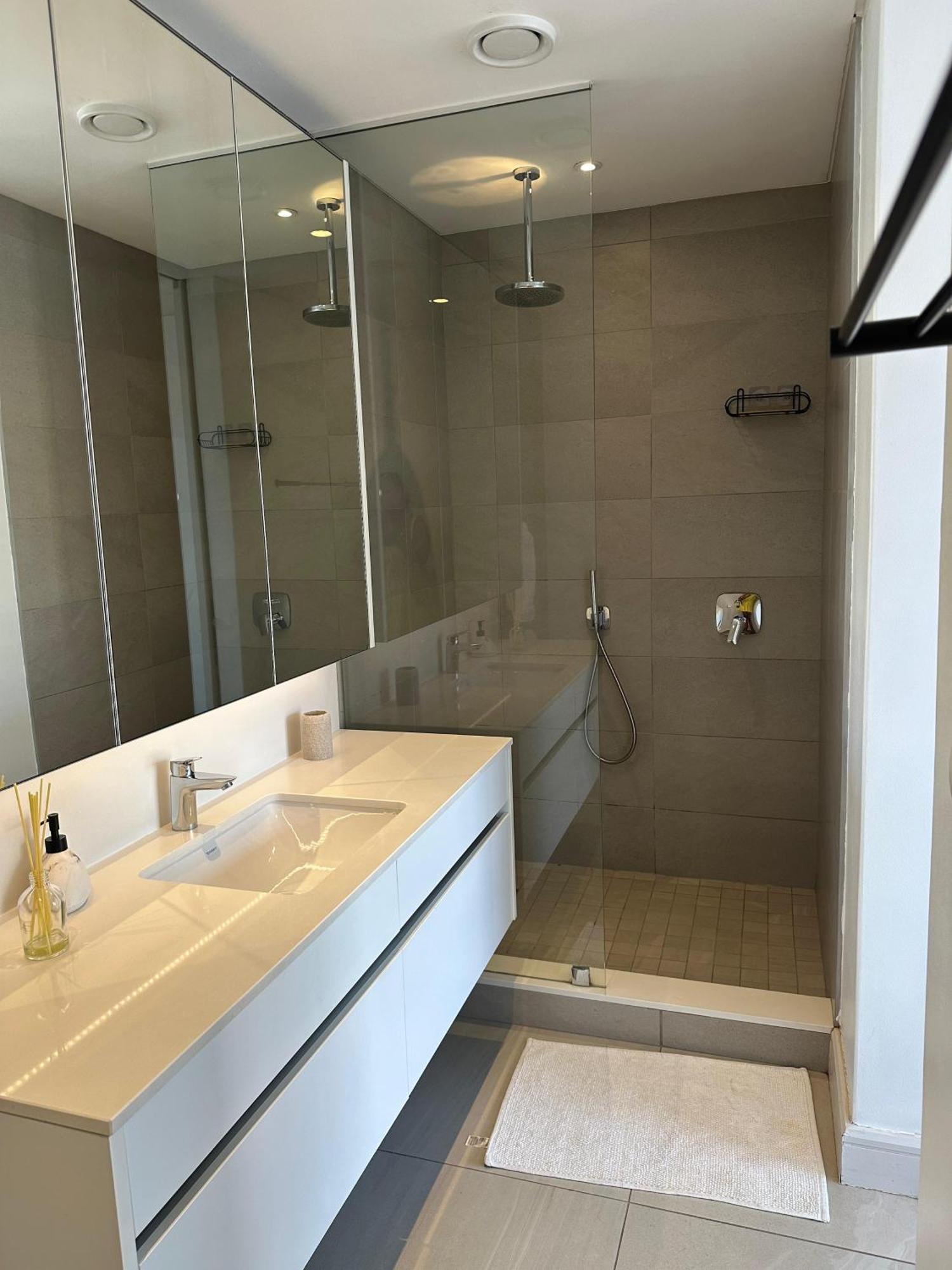 The Houghton's - Modern Day Two-bedroom Apartment