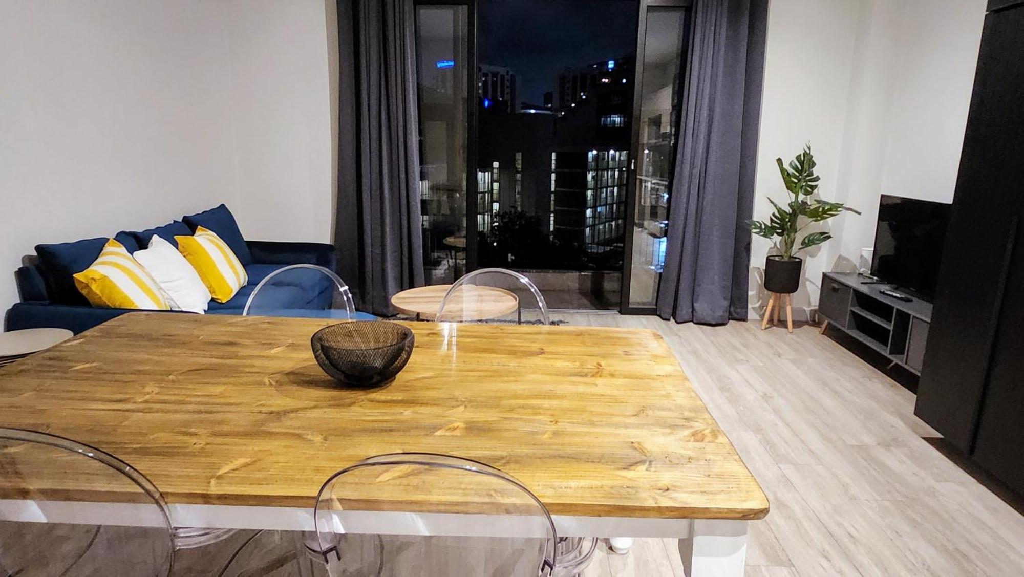 Apartment The Lineal 500m To Sandton With Backup Water & Power *