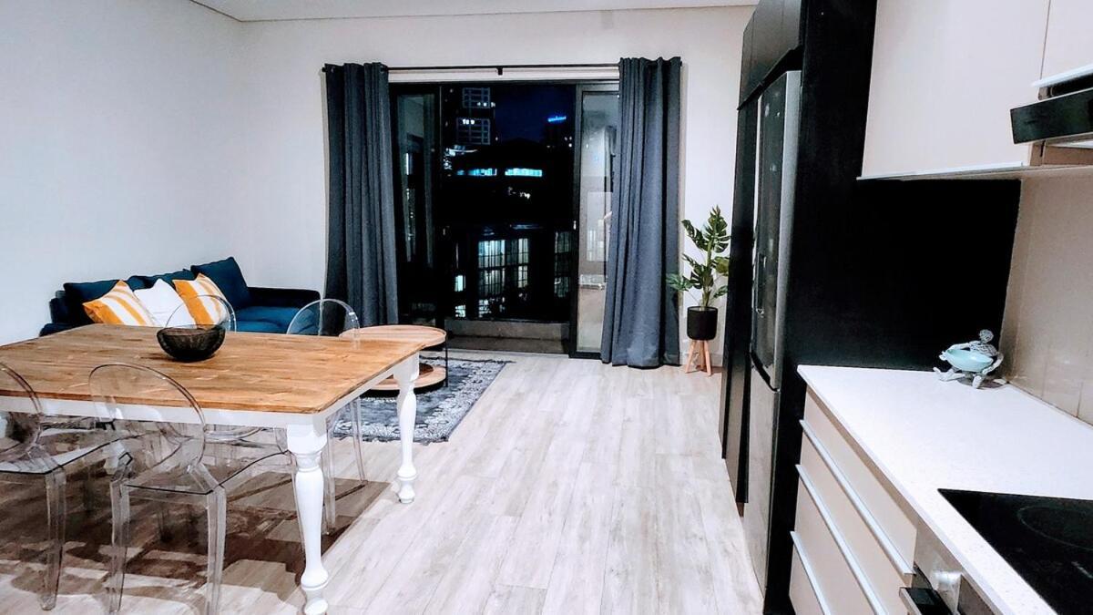 The Lineal 500m To Sandton With Backup Water & Power Apartment Johannesburg