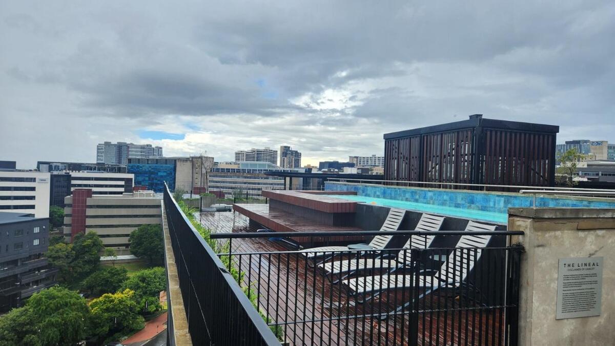The Lineal 500m To Sandton With Backup Water & Power Apartment *