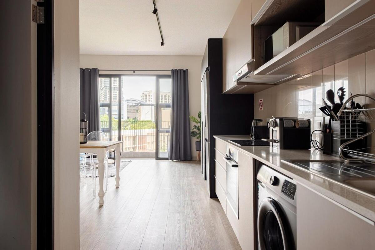 The Lineal 500m To Sandton With Backup Water & Power Apartment *