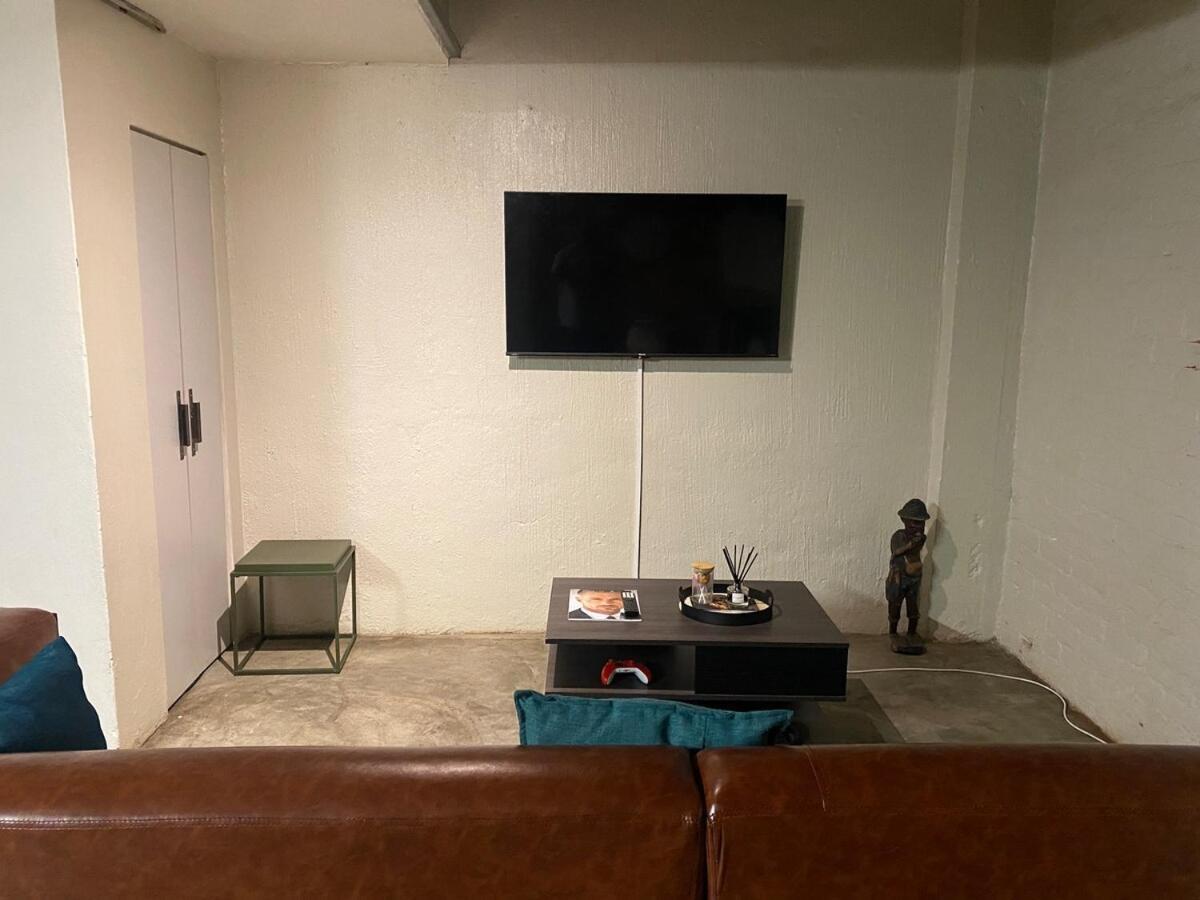 Apartment Rustic Industrial Maboneng Loft *