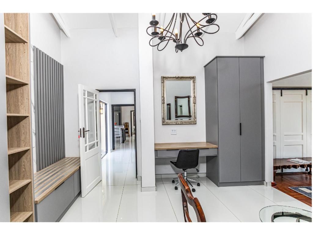 Kwamagogo Villa, Chartwell Apartment *