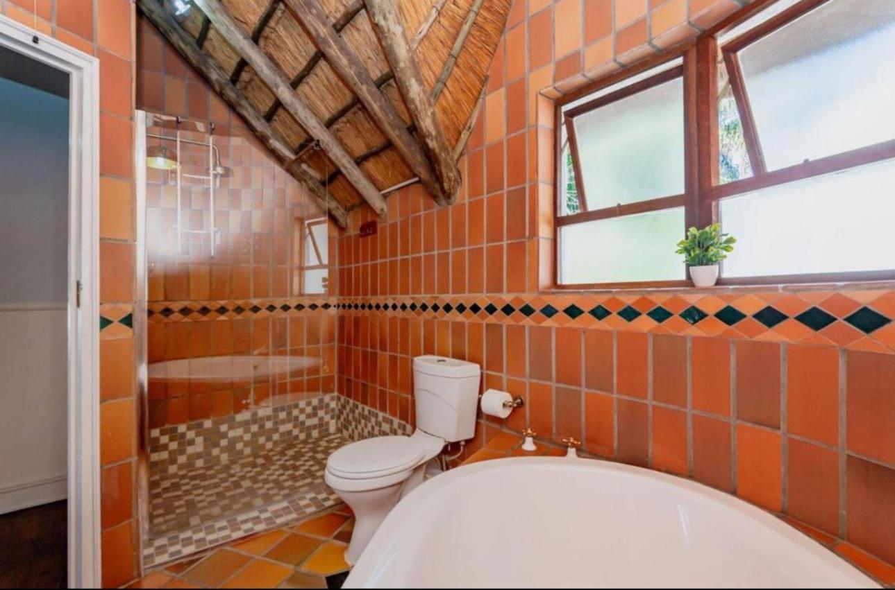 Charming Country Sandton With Back Up Power & Water * Johannesburg