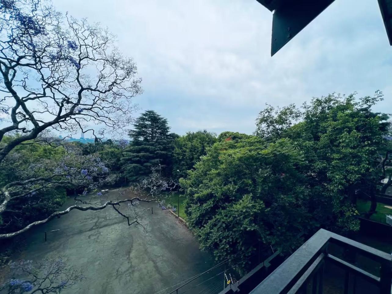 Feel Away From Apartment *