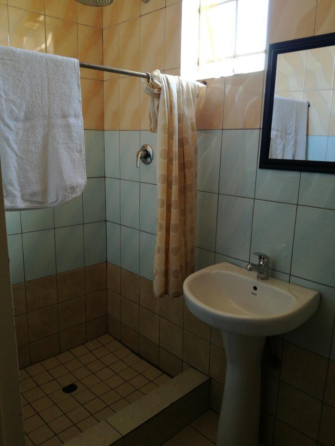 Queenslodge , Your Away From Johannesburg