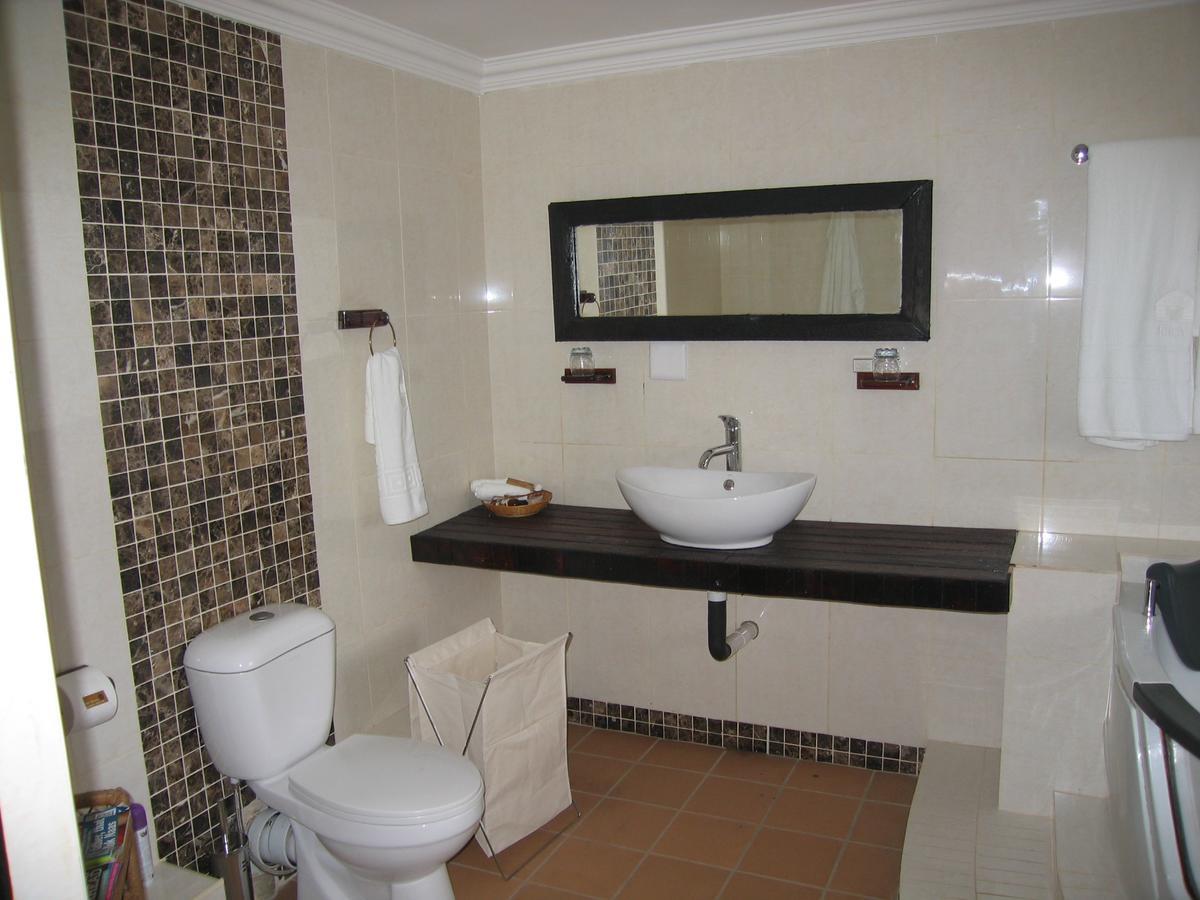 Makhaya 3*