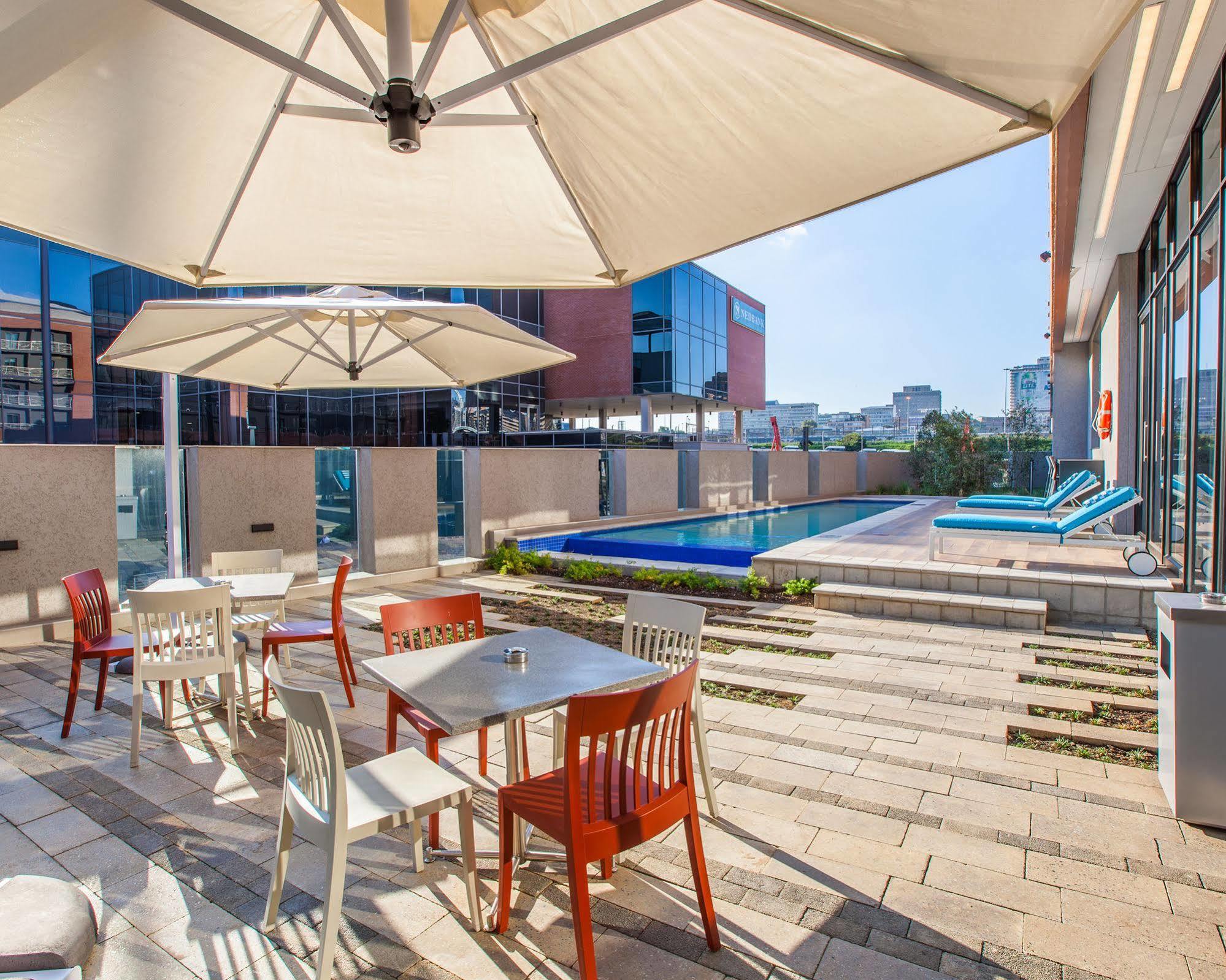 Newtown, Hotel 3*