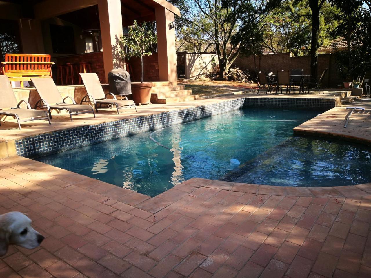 Paulshof Sandton - Hluhluwe Road Complex Homestay Johannesburg