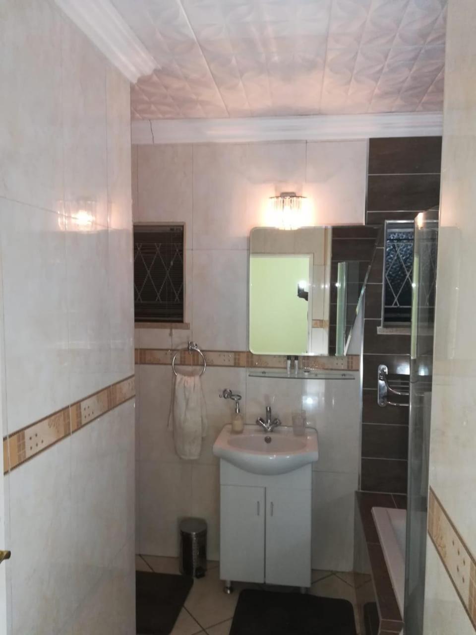 Lalela House * Johannesburg