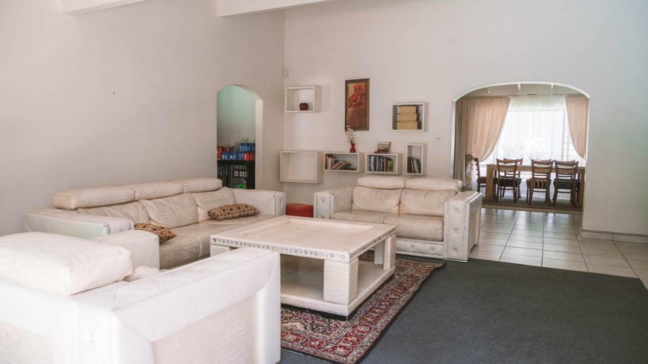 Noraclox River Club Bed & Breakfast