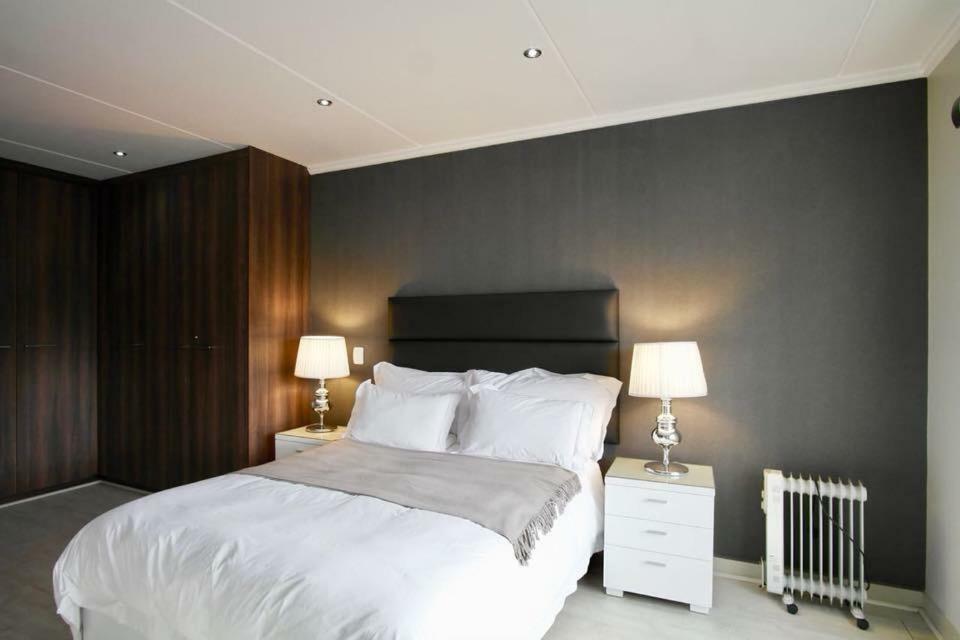 128 Patricia Road, Sandown Extention3 Apartment *