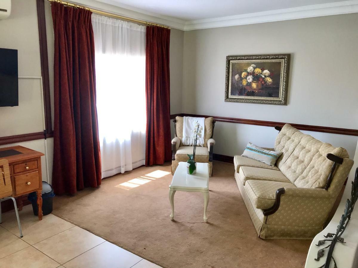 J's 4* Johannesburg
