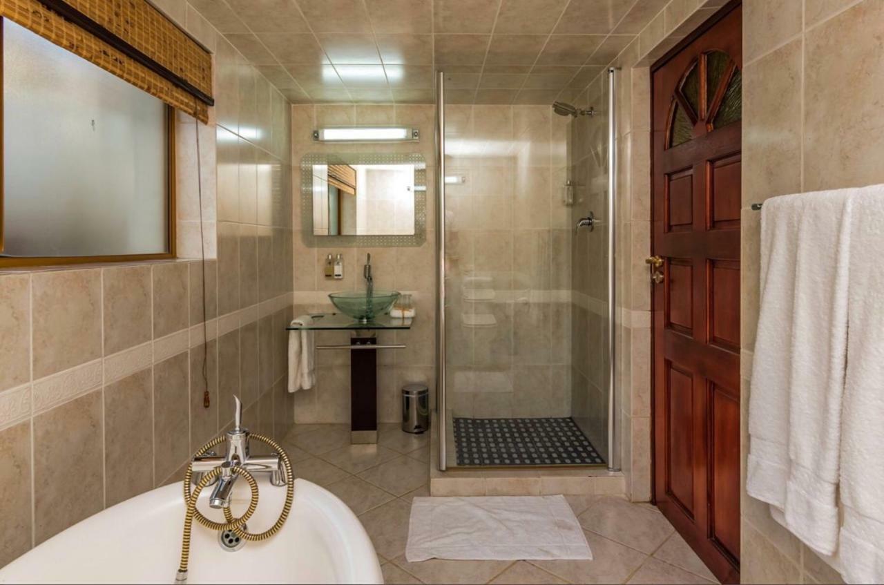 J's 4* Johannesburg