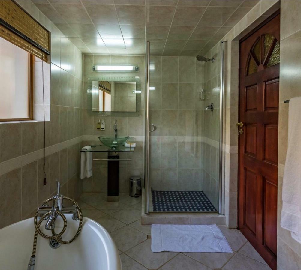 Nhà khách J's Johannesburg