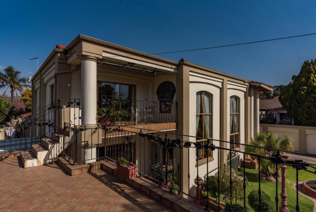 Nhà khách J's Johannesburg