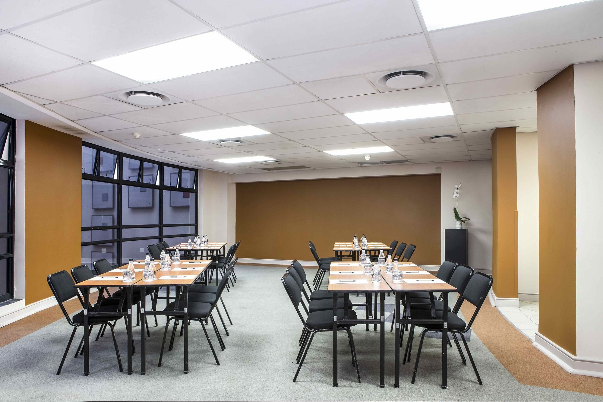 Khách sạn Faircity Mapungubwe 4*