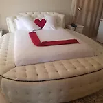Alimop Guesthouse