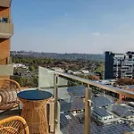 915 The Tyrwhitt - Rosebank