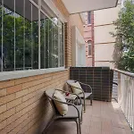 Modern Apartment In Rosebank