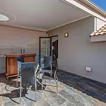 Upmarket Ultra Modern Sandton Apartment