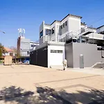 Melville Corner Apartment