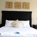 Dumelang Executive Lodge- Cottages In Sandton