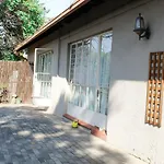 Dumelang Executive Lodge- Cottages In Sandton