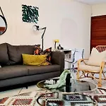 Kami Kukakho: Stunning, Secure 2 Bed Apartment In Bryanston, Sandton