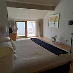 Mount Royal 16 - Large 1 Bed