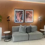 Lovely Rosebank 1-Bedroom Condo With Pool & Cinema