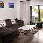 “Pop Inn” Modern Apartment In Heart Of Bryanston