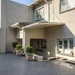 37 Alexandra Avenue, Self Catering Executive Apartment No Load Shedding And Water Outages