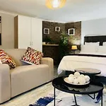 Apartment 8, 163 On Bez