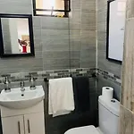 Apartment 8, 163 On Bez