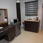 Diamond Suite With Stylish Luxury Bedroom With Netflix, Dstv, & Youtube