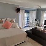 Bloubosrand Guest House